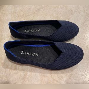 ROTHY’S 6.5 ballet navy slip on. Great Condition!